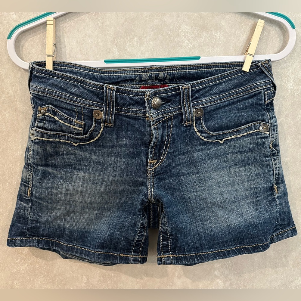 Ariat Ruby Serpentine Denim Embroidered Pocket Shorts - 26R